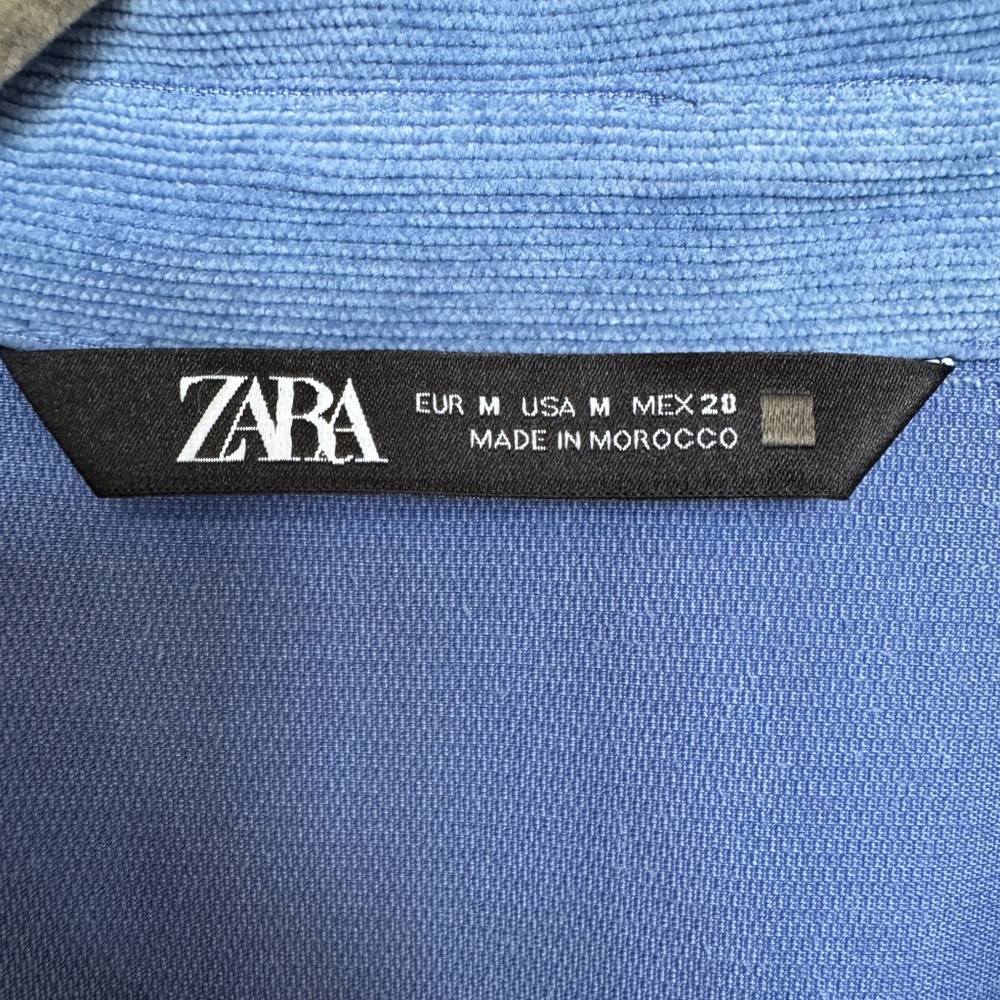 Zara Fine-Whaled Corduroy Button Up
Size Medium - Picture 6 of 7
